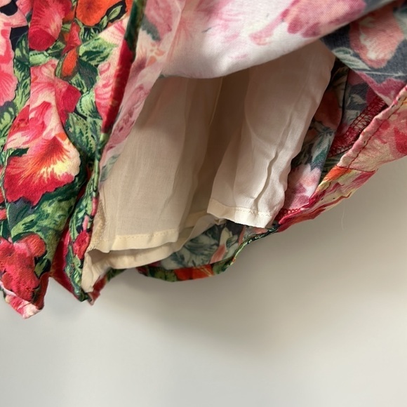 Majorelle Womens Shorts Red Floral Pockets Back Zip Lined Revolve high waisted - Picture 3 of 10